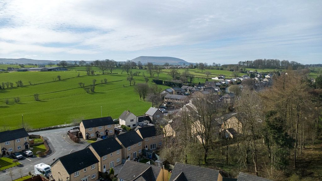 Property photo 2 of 24 Surrounding Area