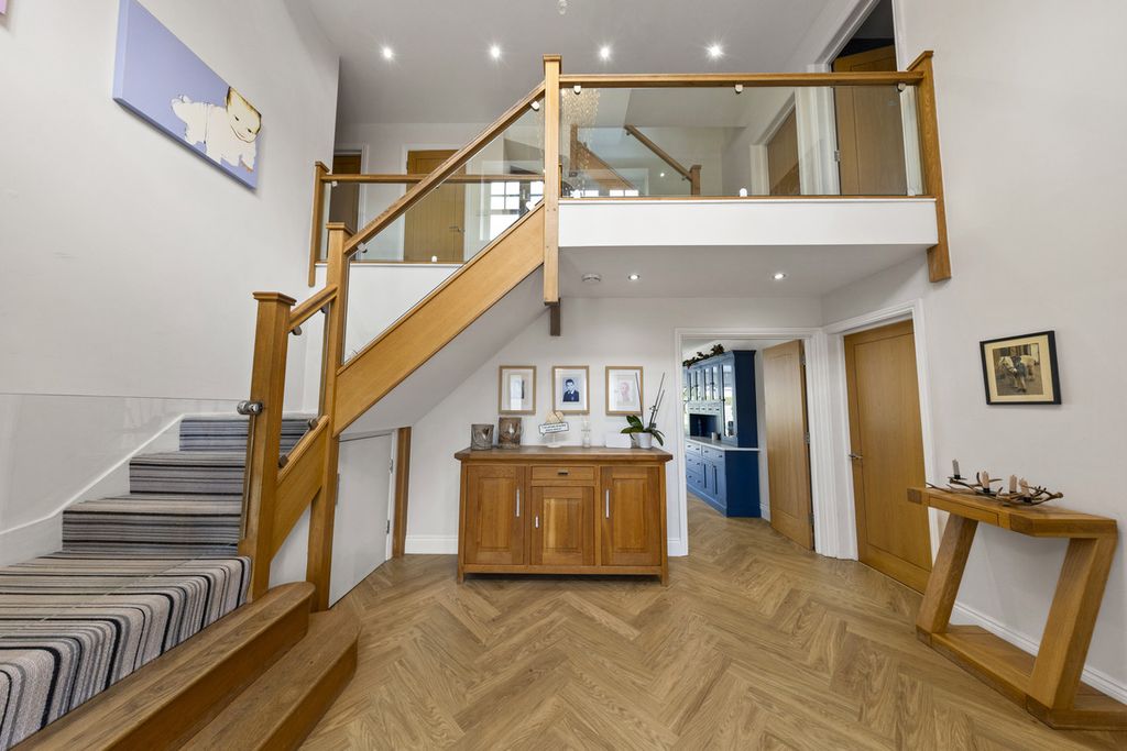 Property photo 3 of 30