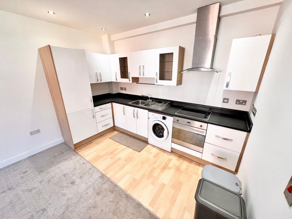 Property photo 2 of 9 Kitchen