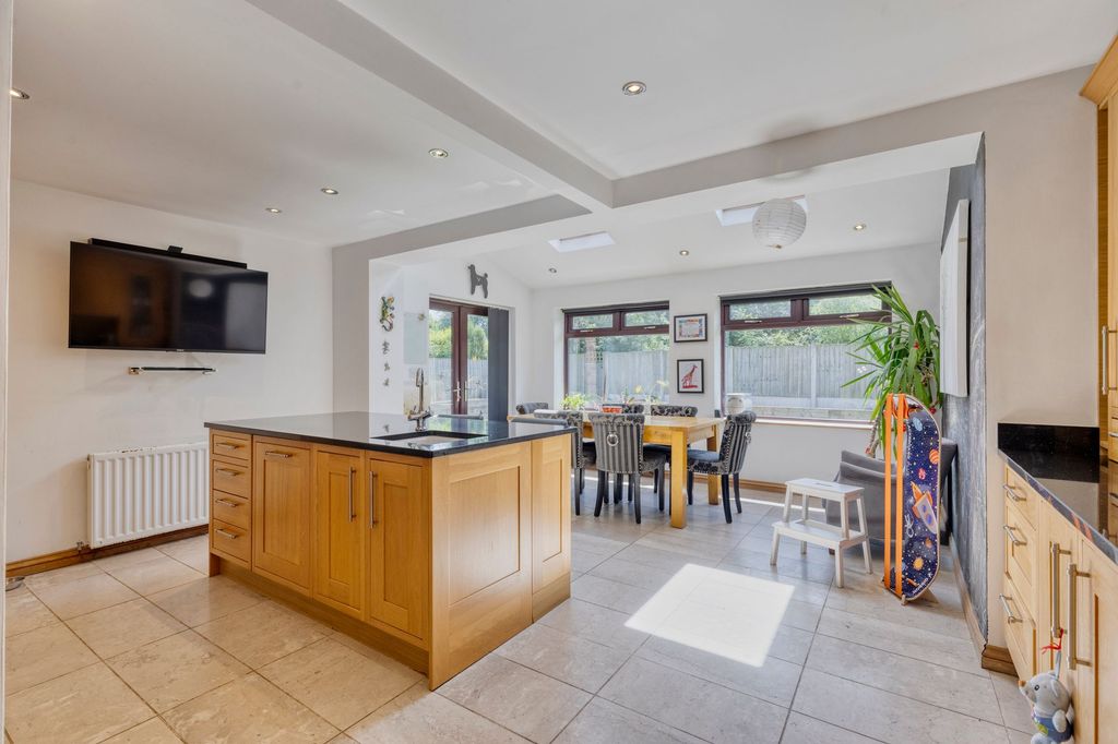 Property photo 2 of 34