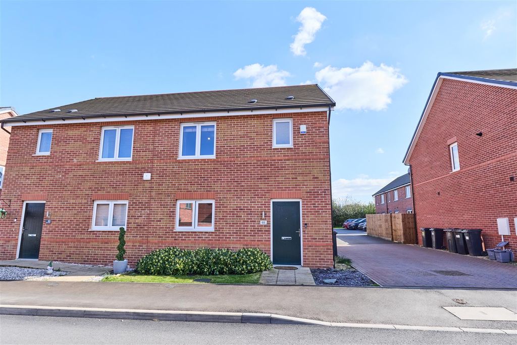 Property photo 1 of 16 Westfield Ave_13.Jpg