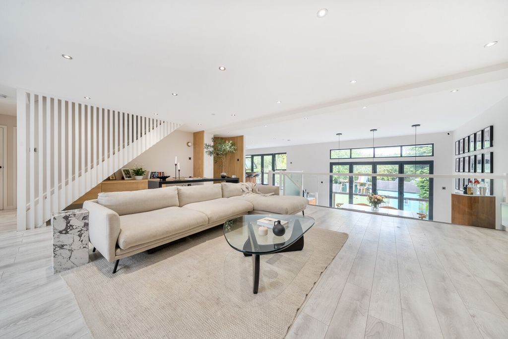 Property photo 2 of 33 1454633-11-69Fceb...