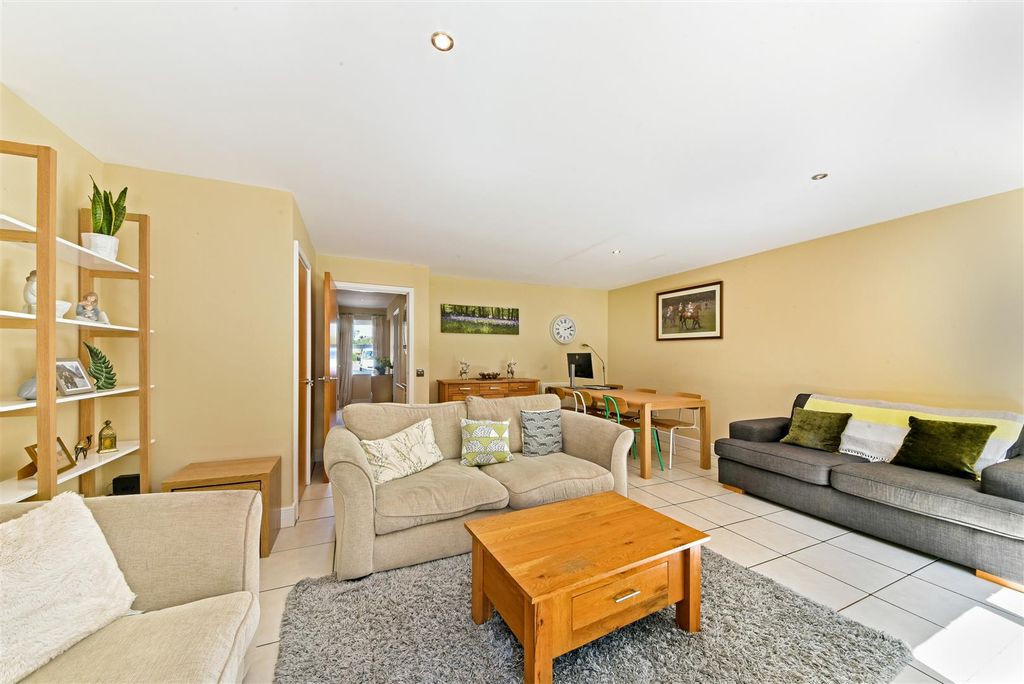 Property photo 2 of 16 Stable Close 3, (16) Of (28)-24.Jpg