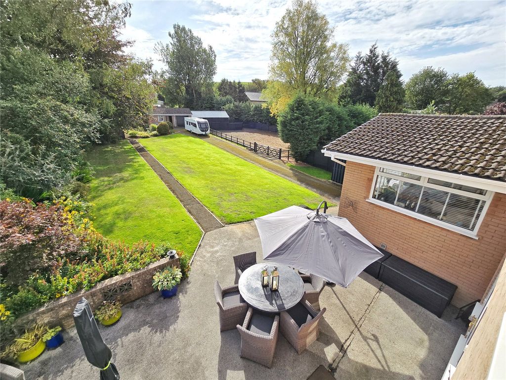 Property photo 3 of 41 Patio Gardens