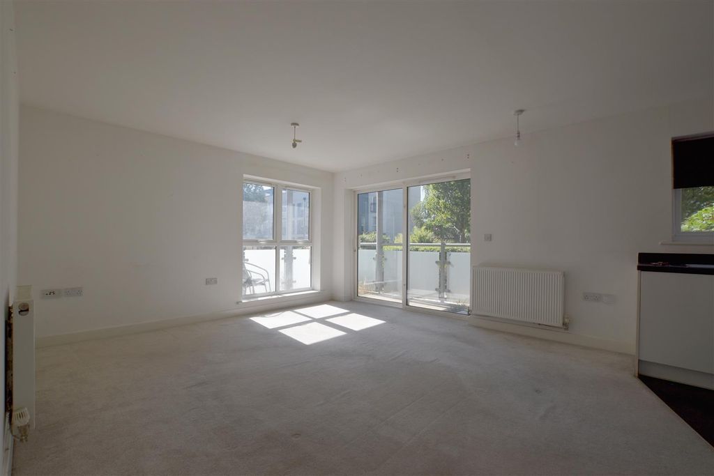 Property photo 2 of 7 Lounge.Jpg