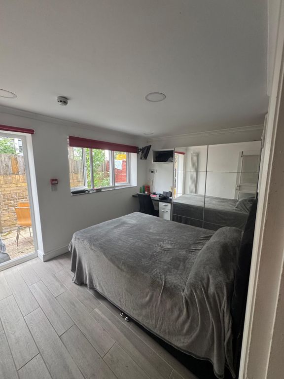 Property photo 2 of 6 d4898802-7871-4Dd0-93Da-B57A3c572117