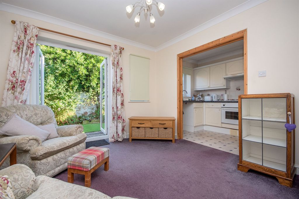 Property photo 2 of 8