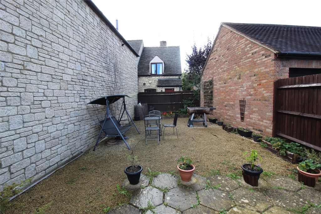 Property photo 2 of 8 Back Garden