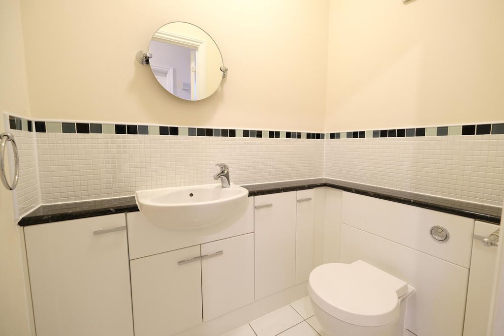 Property photo 3 of 18 WC