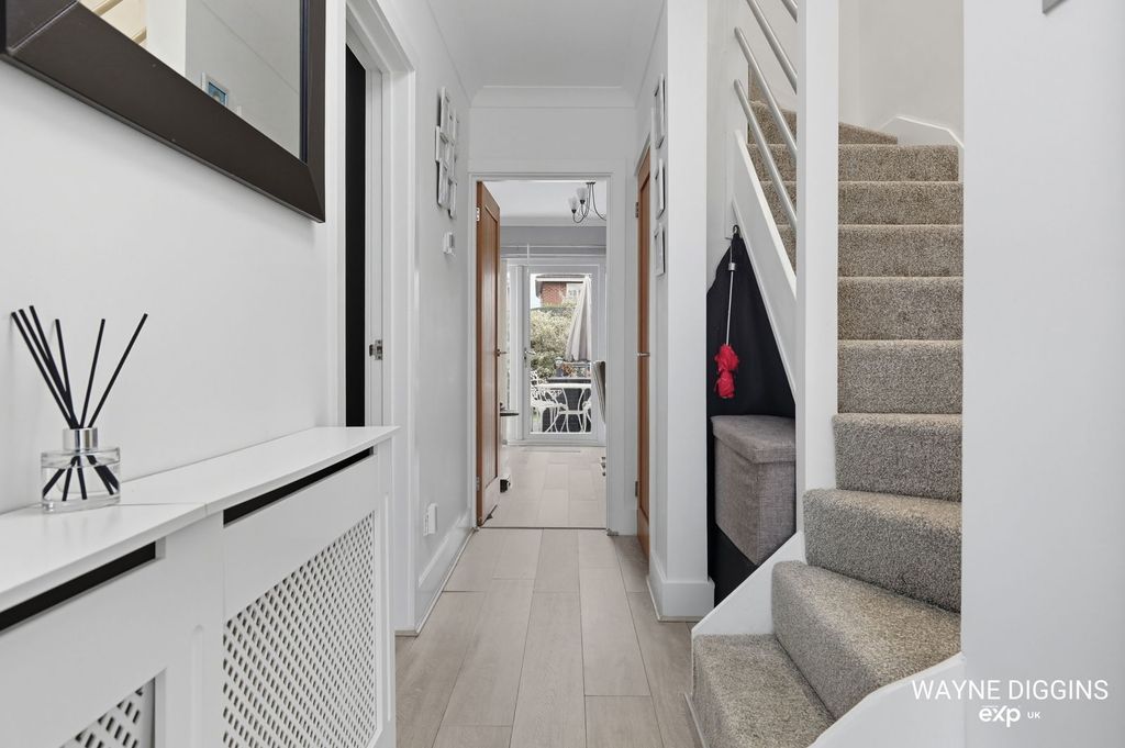 Property photo 2 of 29