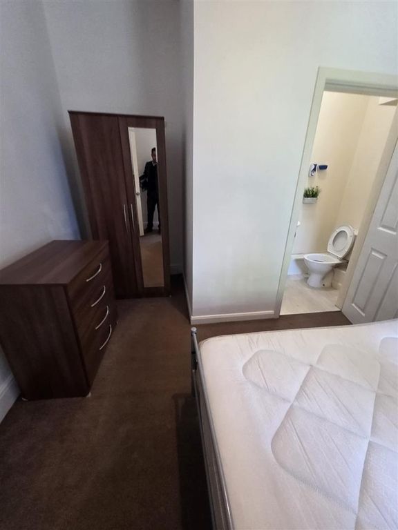 Property photo 1 of 7 43 Hunton Room 4 7 .Jpeg