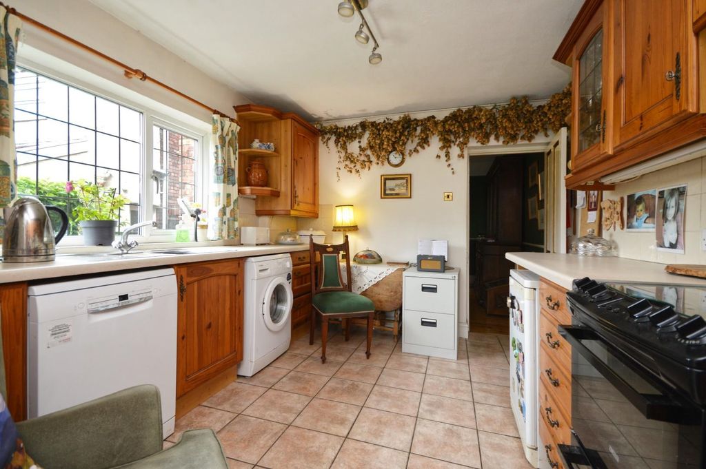 Property photo 3 of 20 Kitchen