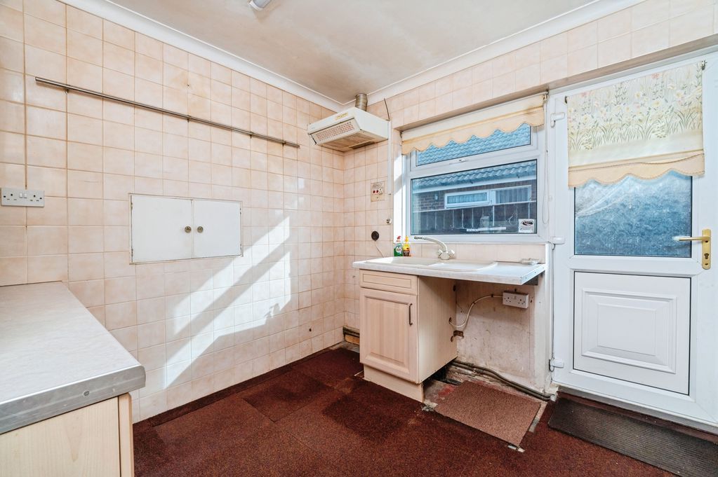 Property photo 3 of 13 Kitchen