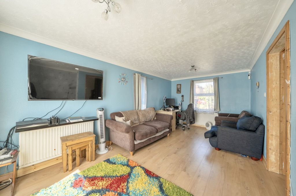 Property photo 3 of 21