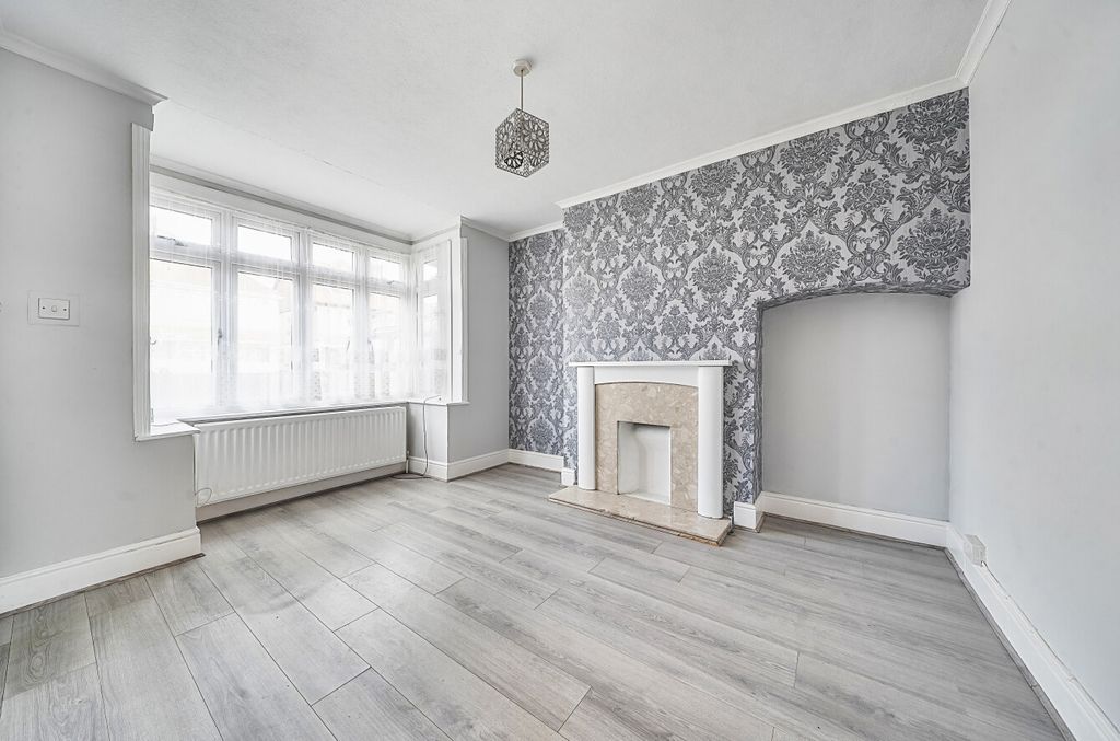 Property photo 2 of 10 1464018-27-6A073B...