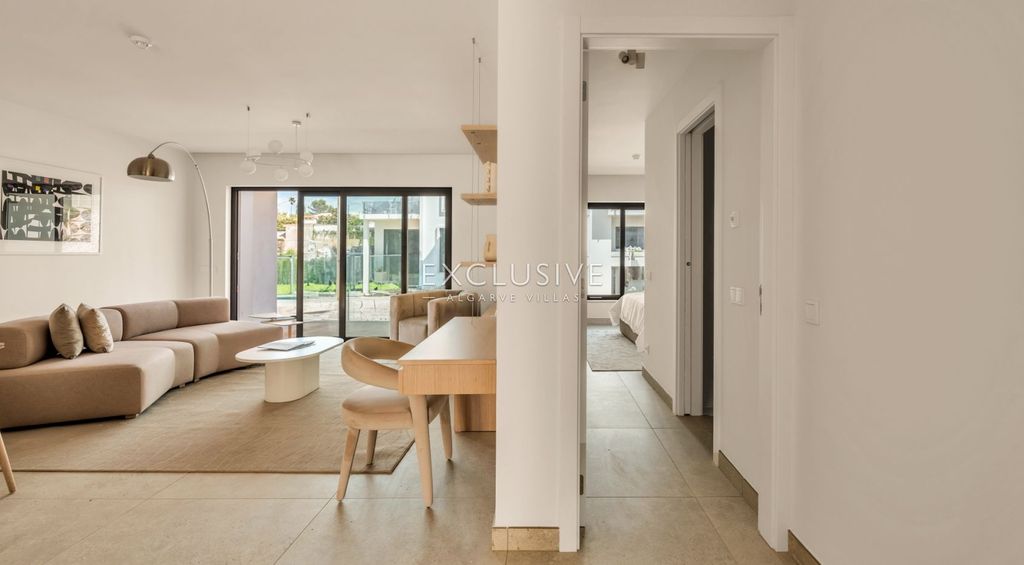 Property photo 2 of 31