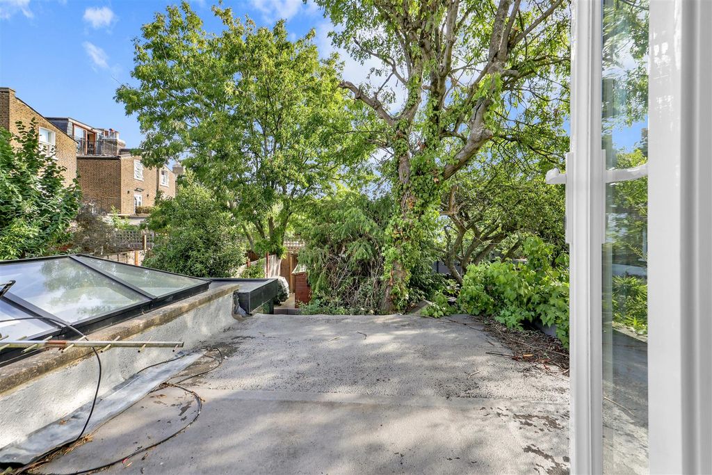 Property photo 2 of 11