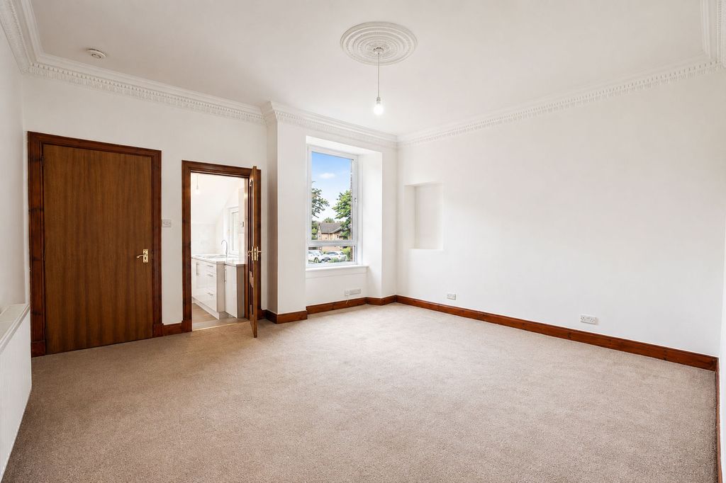 Property photo 2 of 13 Lounge
