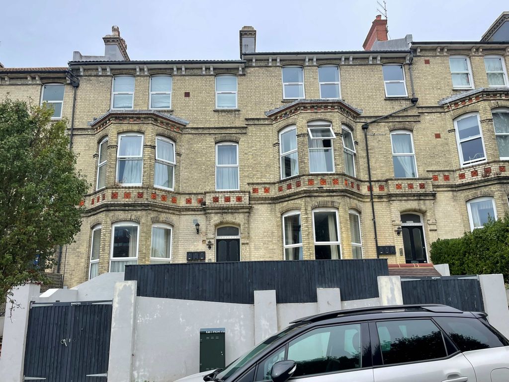 Property photo 1 of 6