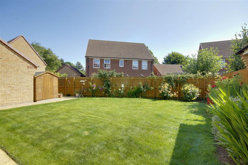 Property photo 3 of 21 Outside