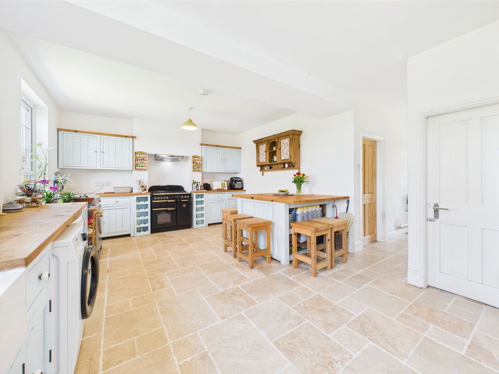 Property photo 2 of 18 Dining Kitchen