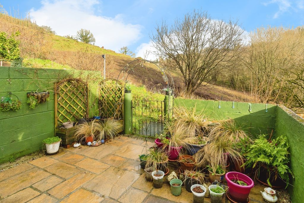 Property photo 2 of 21 Garden