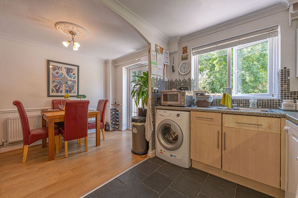 Property photo 3 of 35