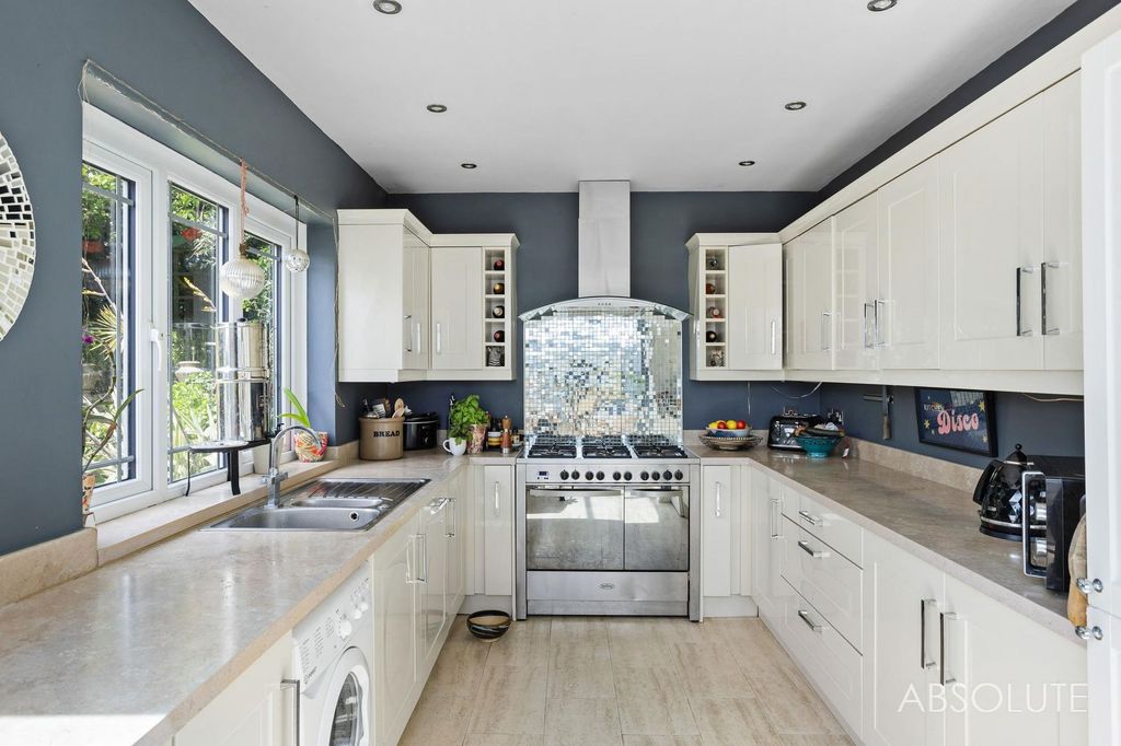 Property photo 3 of 50
