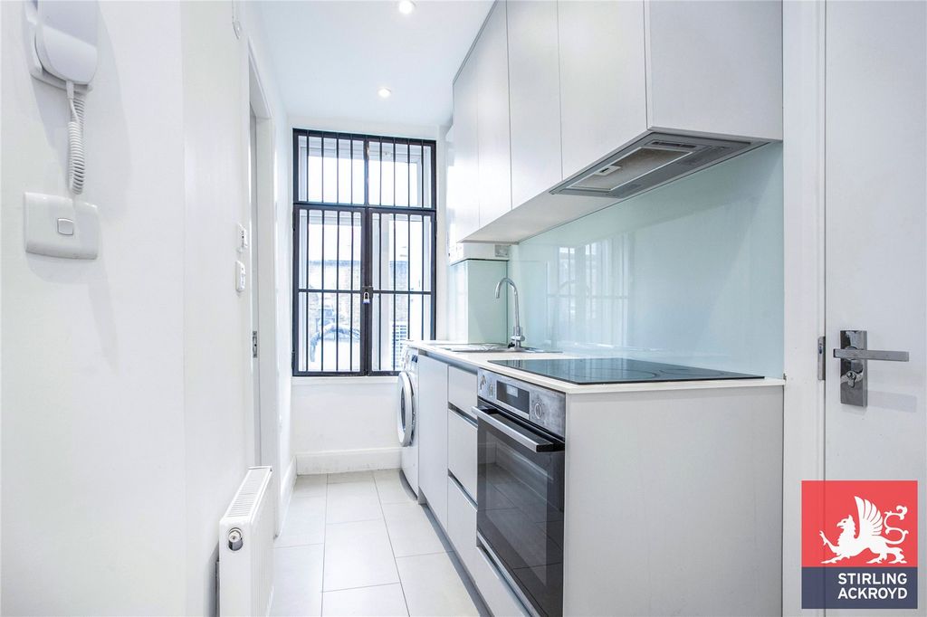 Property photo 2 of 10 Kitchen