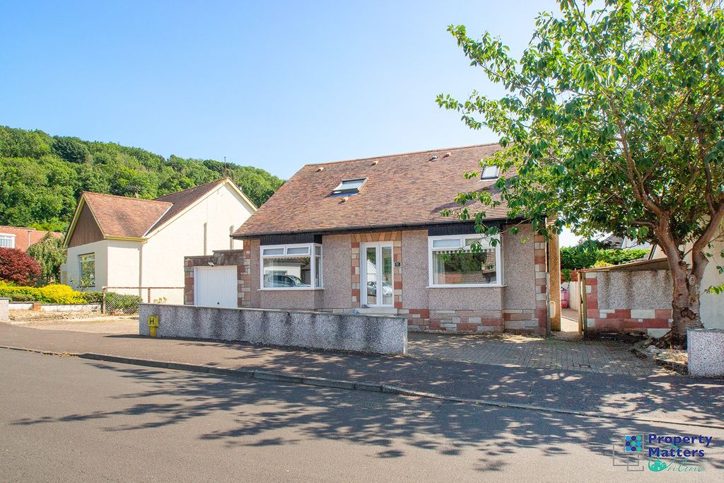 Property photo 1 of 28 4 Bedroom Detached Bungalow