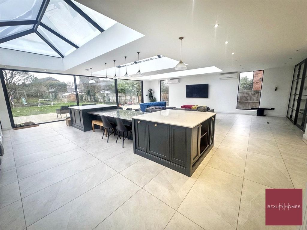 Property photo 3 of 32 Thumbnail_Img_1066.Jpg