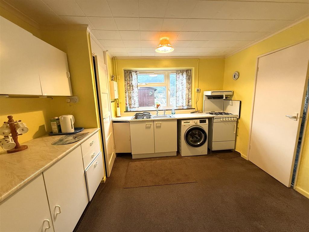 Property photo 3 of 16 8 Lans Kit2.Jpeg