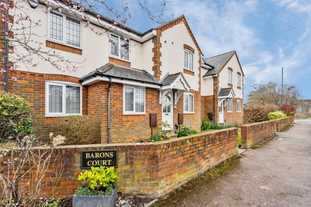 Property photo 1 of 12 Barons Court