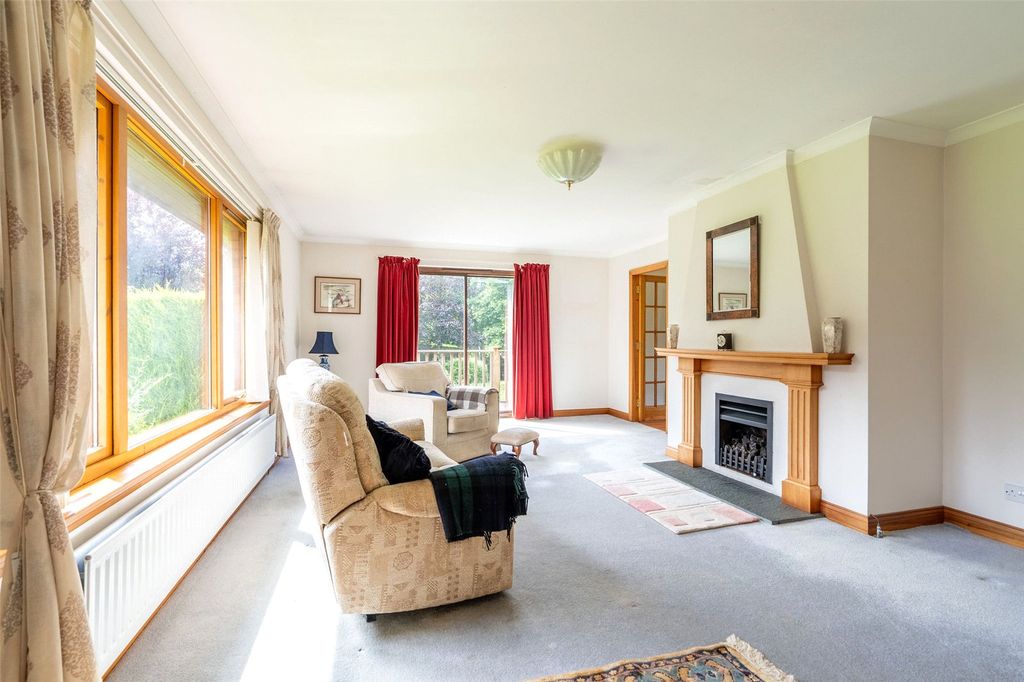 Property photo 2 of 37 Sitting Room