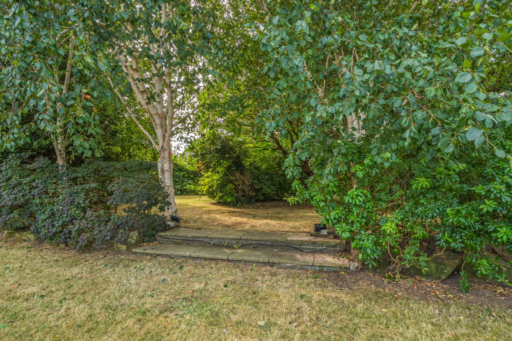 Property photo 2 of 25