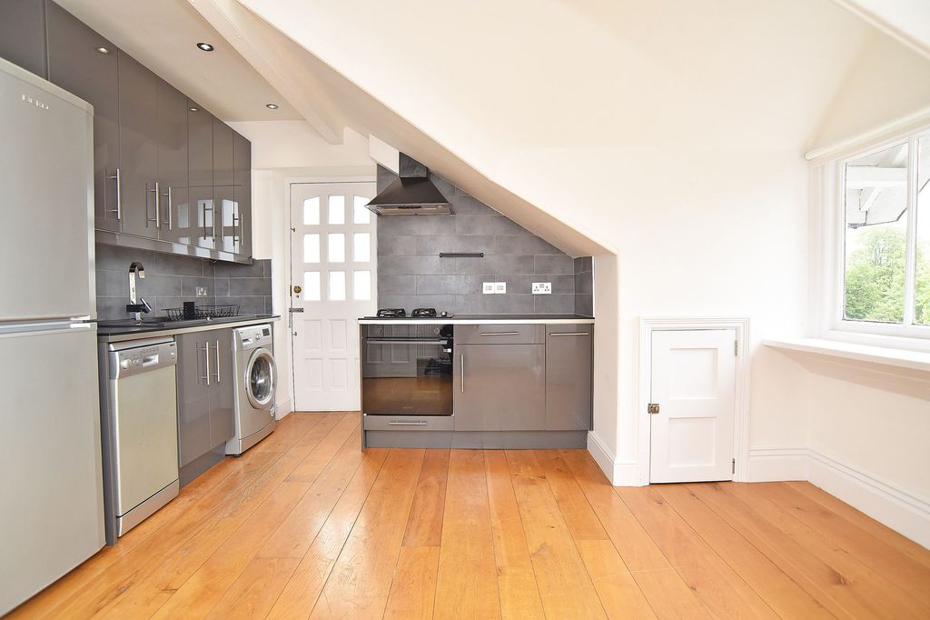 Property photo 3 of 16 Kitchen
