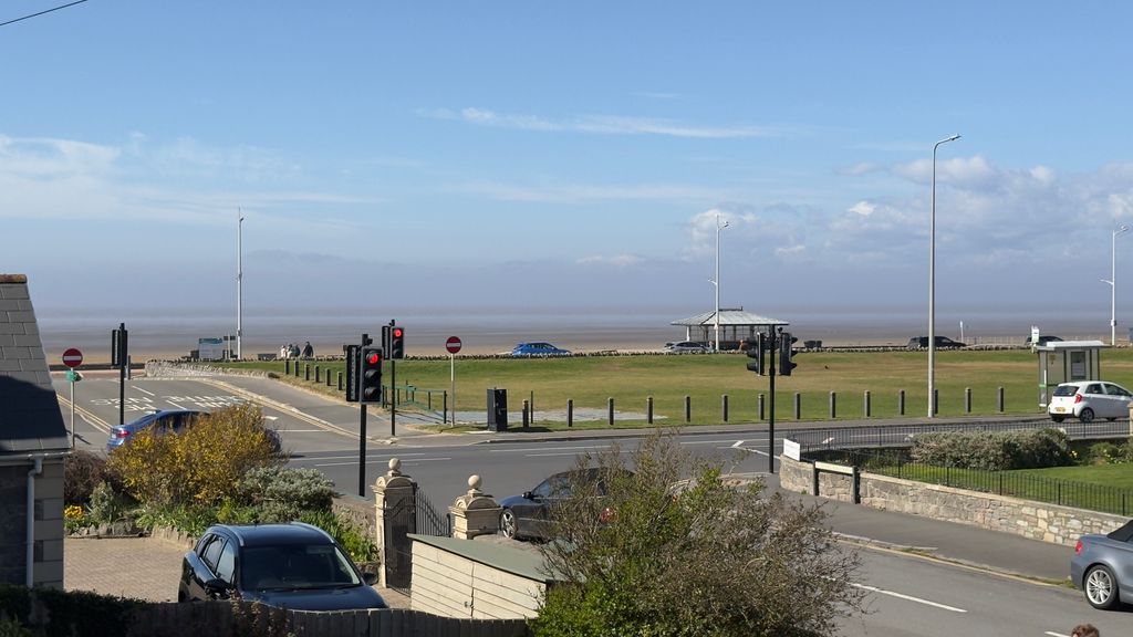 Property photo 2 of 21