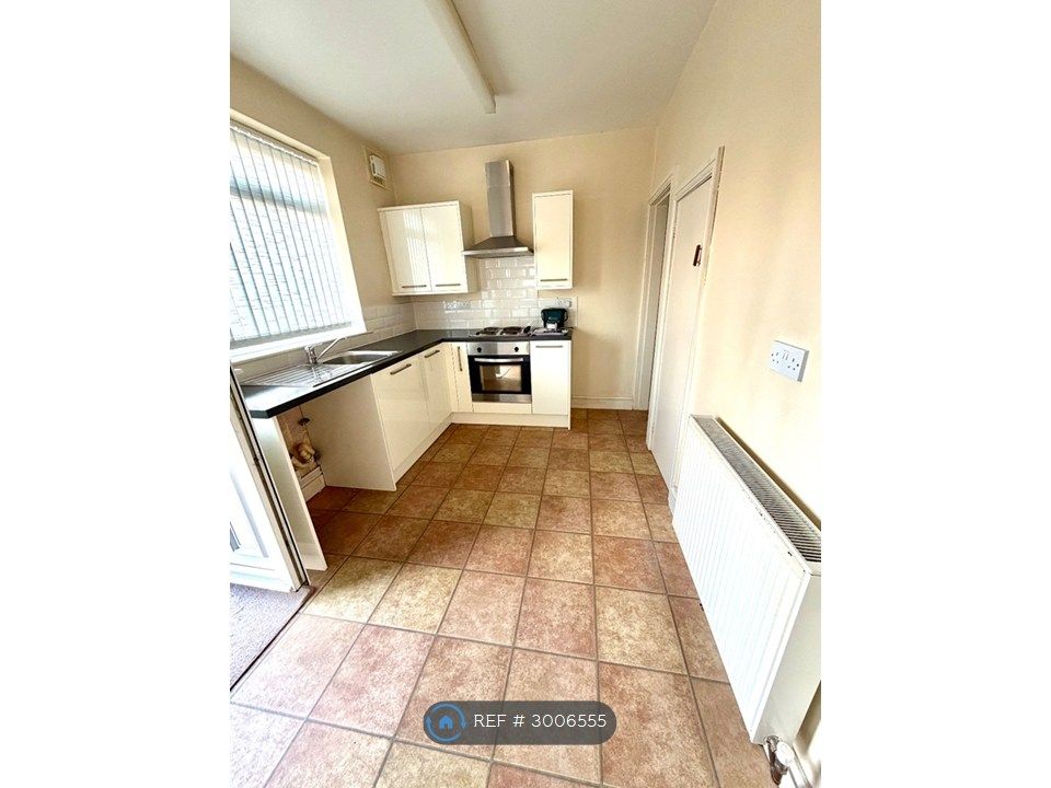 Property photo 2 of 9 Kitchen