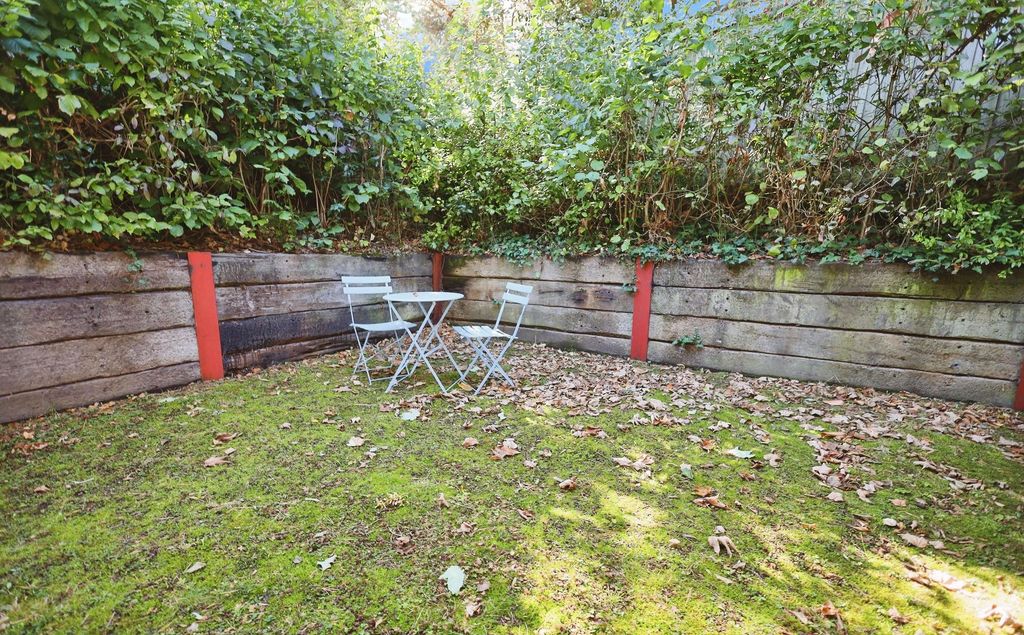 Property photo 2 of 8 Photo 9