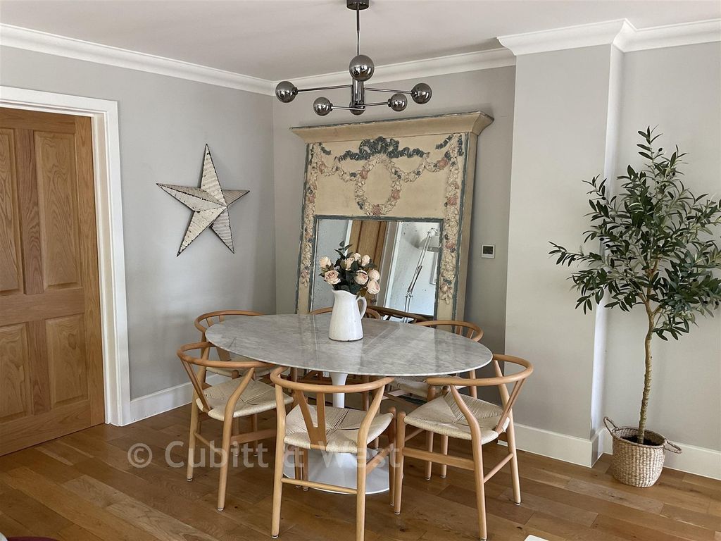 Property photo 3 of 21 Dining Area