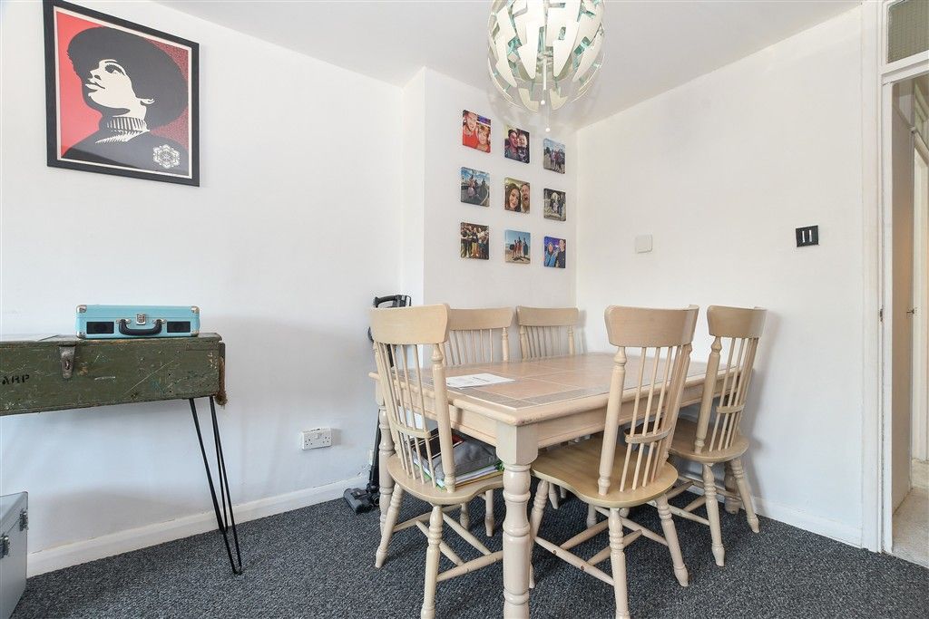 Property photo 3 of 11 Lounge/Diner