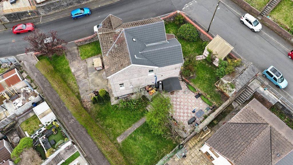 Property photo 2 of 37 Picture No. 34
