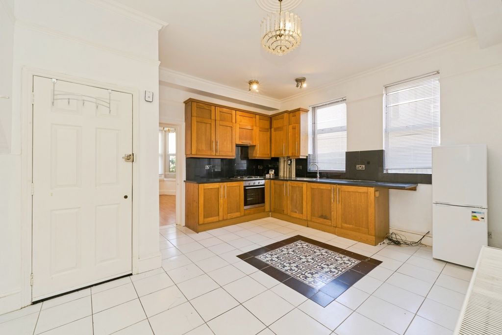 Property photo 2 of 17 Photo