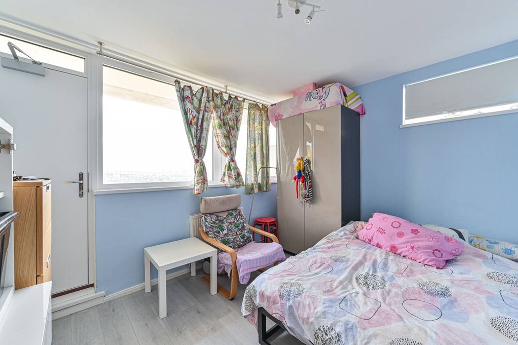 Property photo 3 of 11