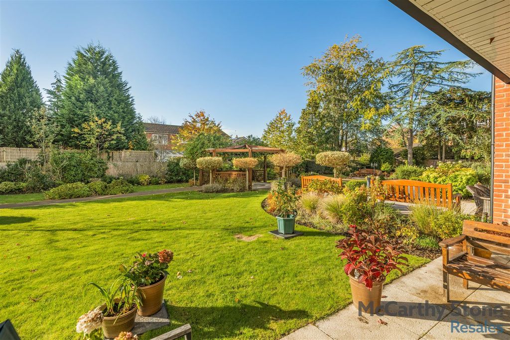 Property photo 3 of 33 8667828-Exterior01.Jpg