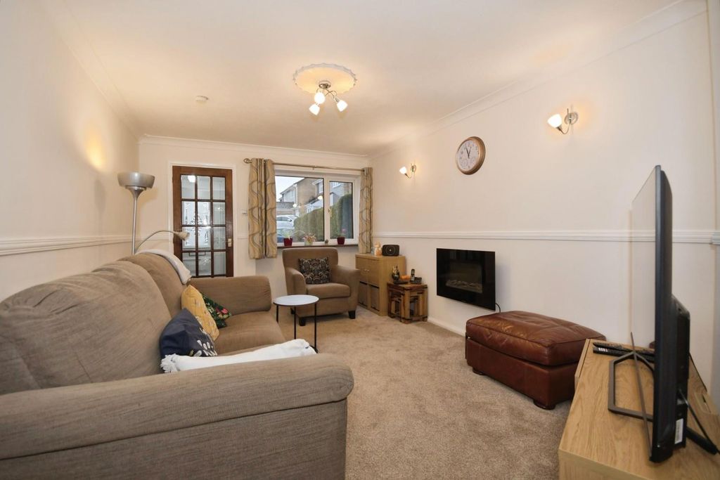 Property photo 2 of 18 Lounge 01.Jpg