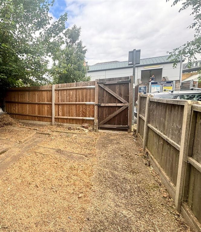 Property photo 2 of 8 Norbiton 1.Jpg