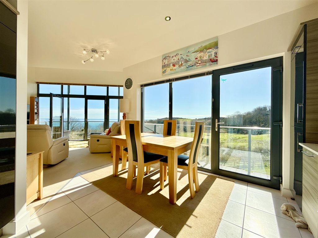 Property photo 2 of 17 Dinig Area From Kitchen.Jpg