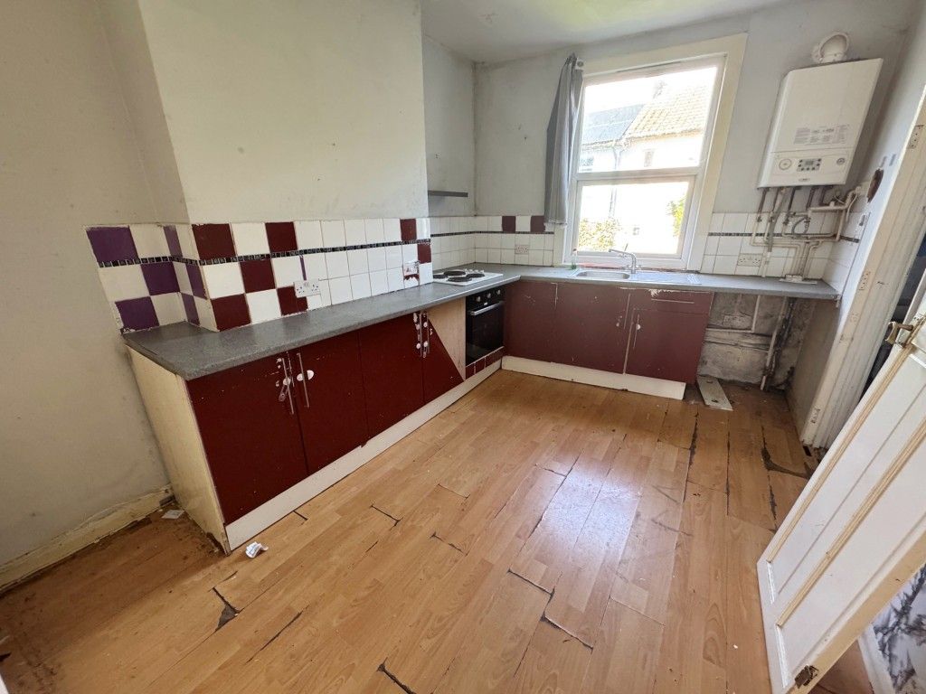 Property photo 3 of 9 Kitchen