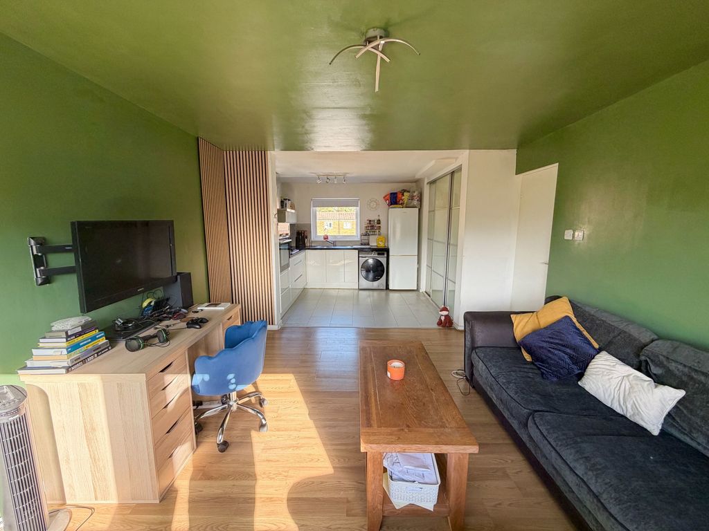 Property photo 2 of 9